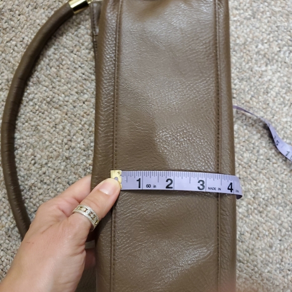 Kenneth Cole Reaction Brown Leather Shoulder Purse with Gold Studded Strap - Picture 13 of 15